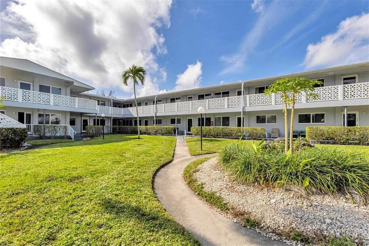 600 LAYNE Boulevard # 211, Hallandale Beach FL 33009