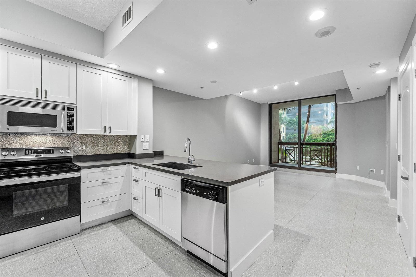 801 S Olive Avenue Unit 820, West Palm Beach FL 33401