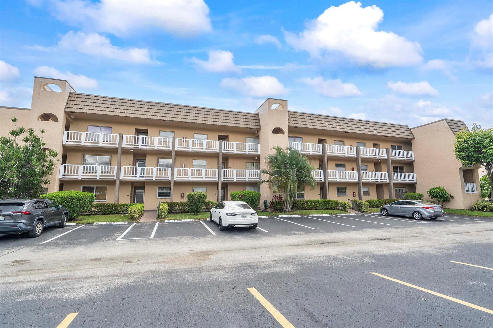 9221 Sunrise Lakes Boulevard # 109, Sunrise FL 33322