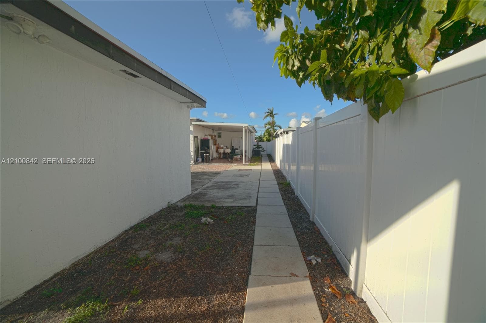 568 E 15th St, Hialeah FL 33010