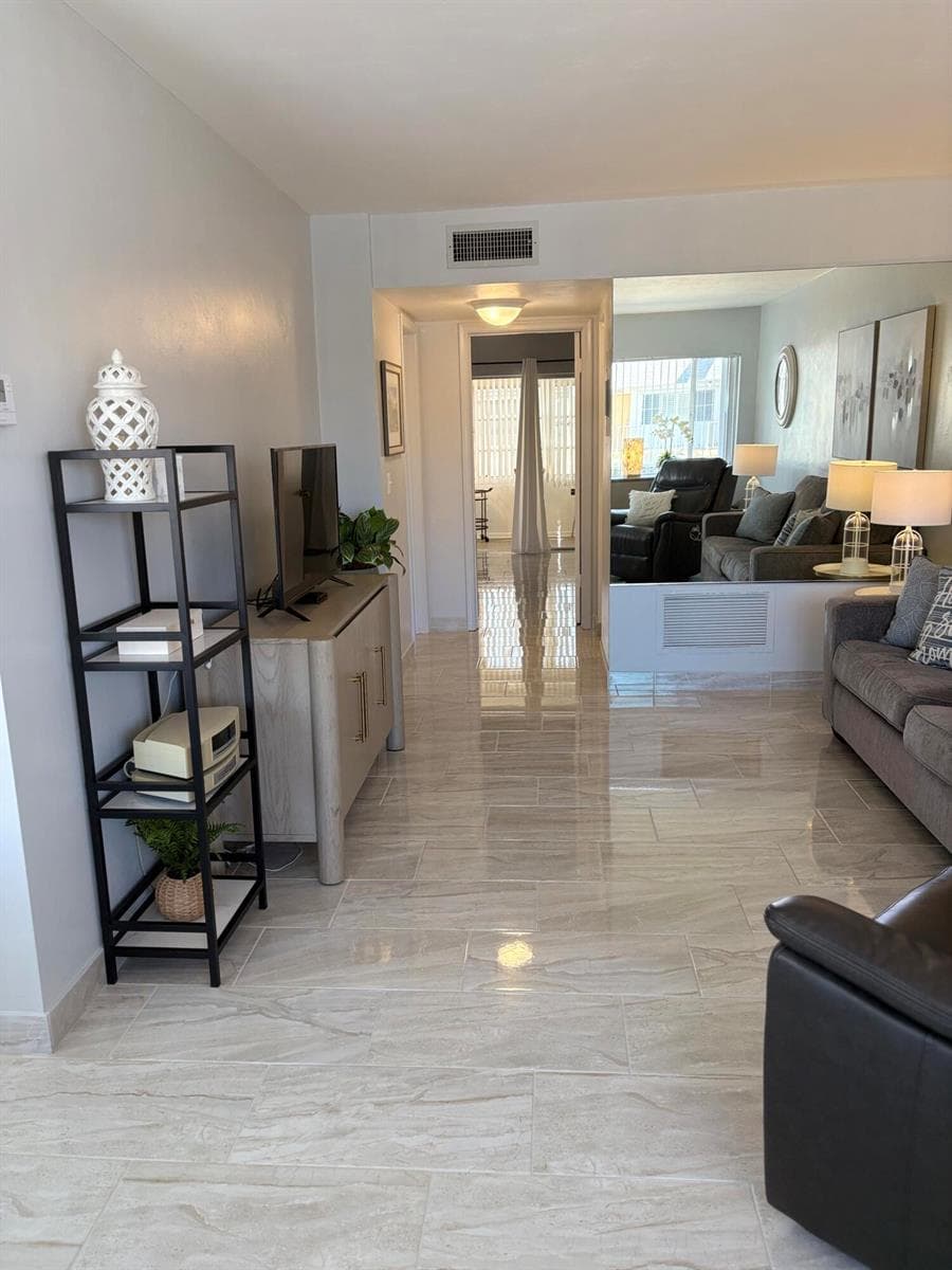 3280 LAKE OSBORNE Drive # 206, FL 33461