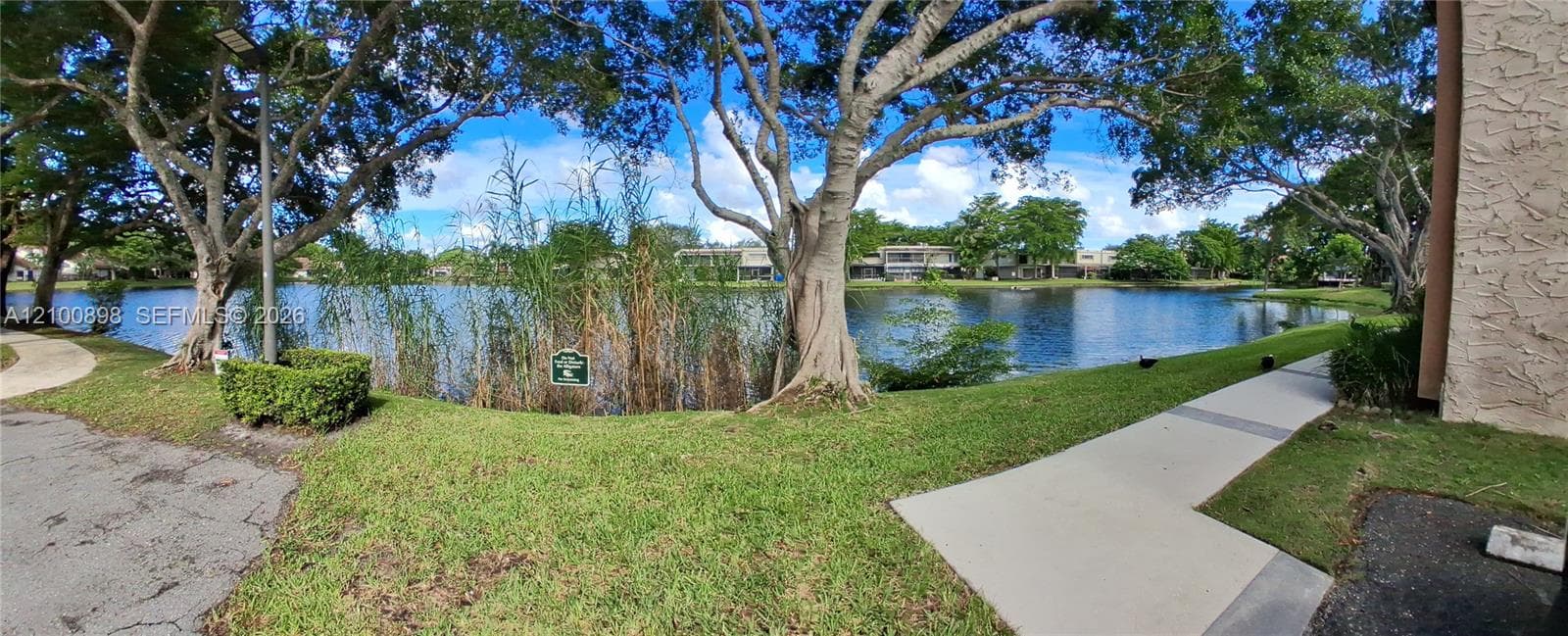 108 Wimbledon Lake Dr, Plantation FL 33324