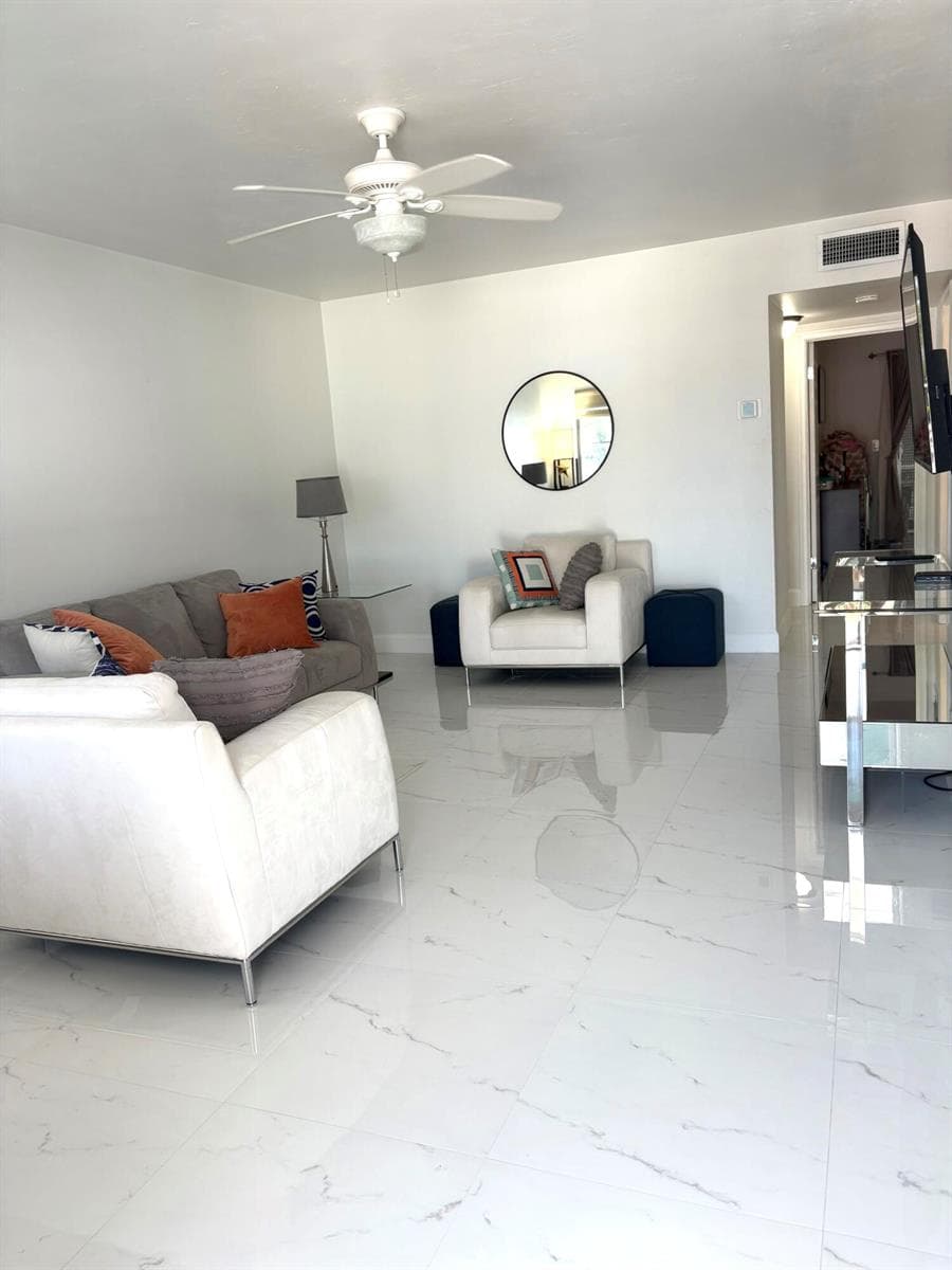 2960 Cynthia Lane # 202, FL 33461