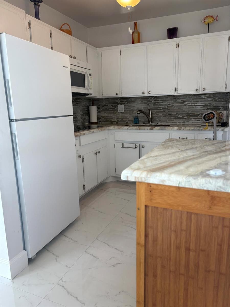 2960 Cynthia Lane # 202, FL 33461