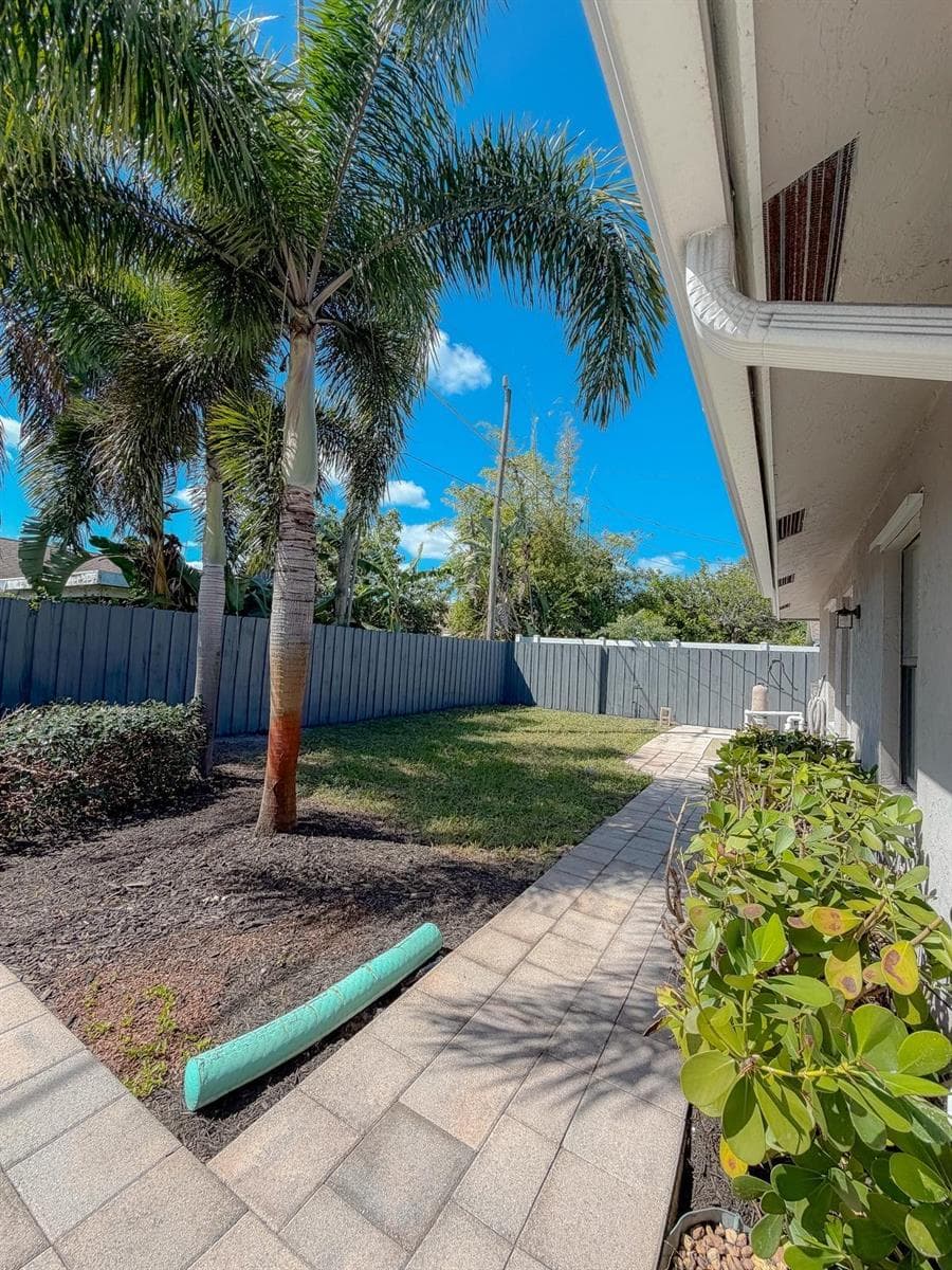 1007 WYNNDALE Way, Lantana FL 33462