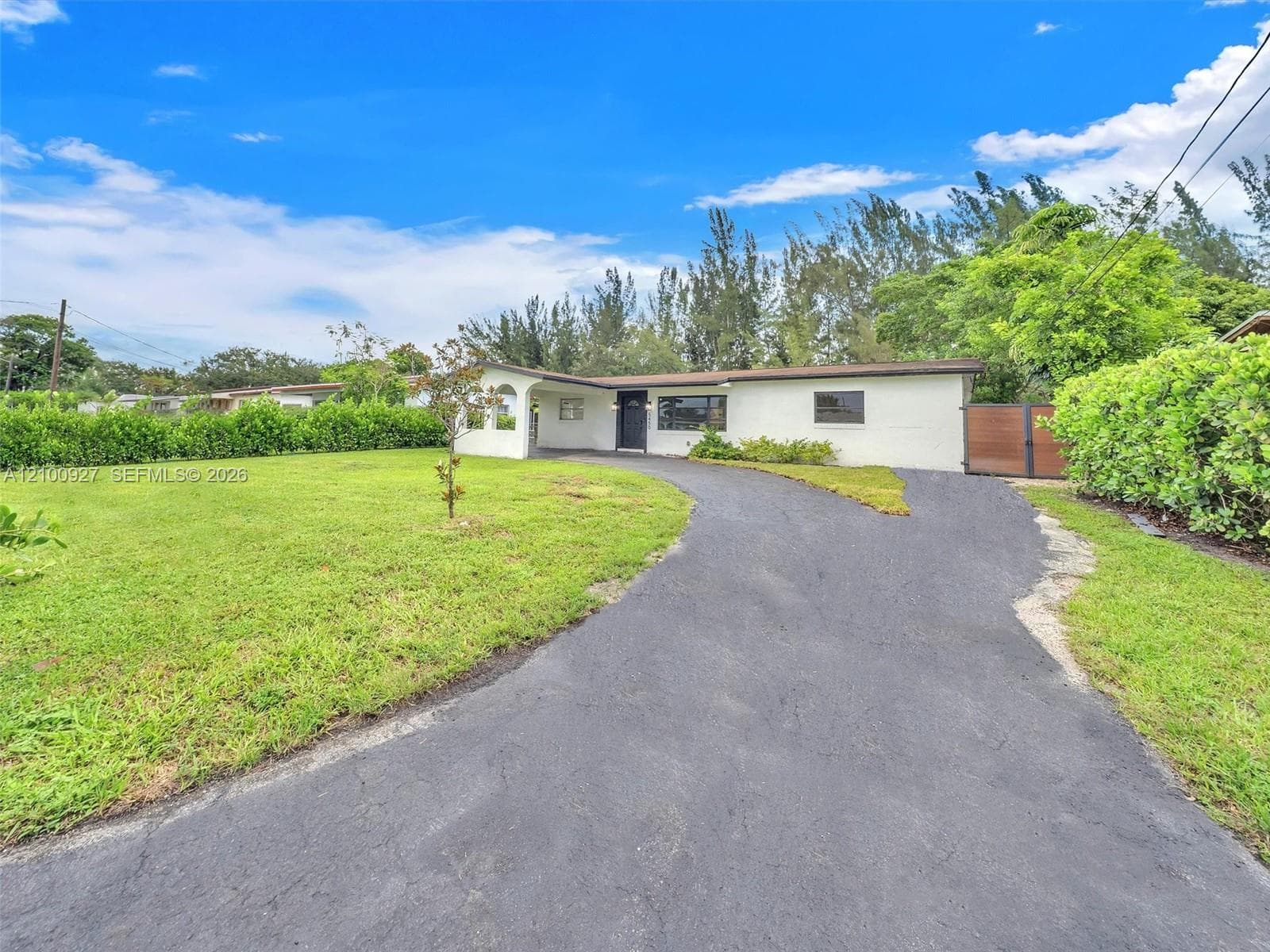5450 SW 55 Ave, Davie FL 33314