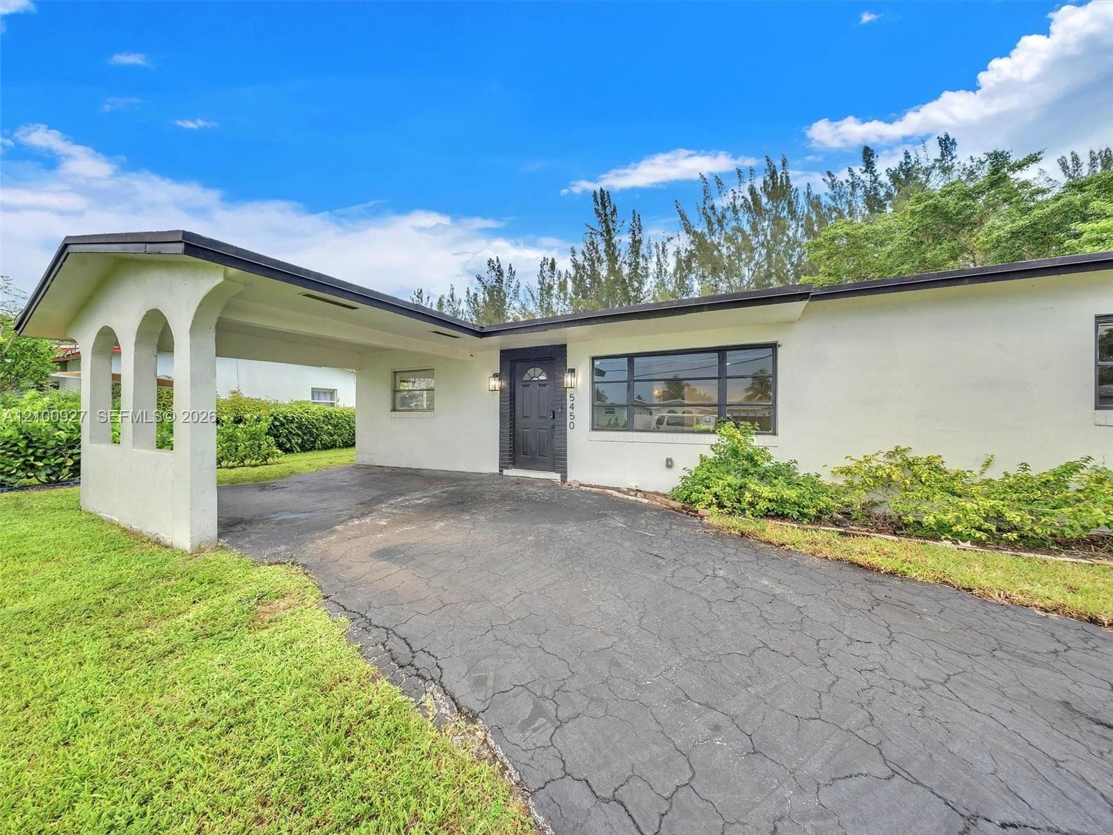 5450 SW 55 Ave, Davie FL 33314