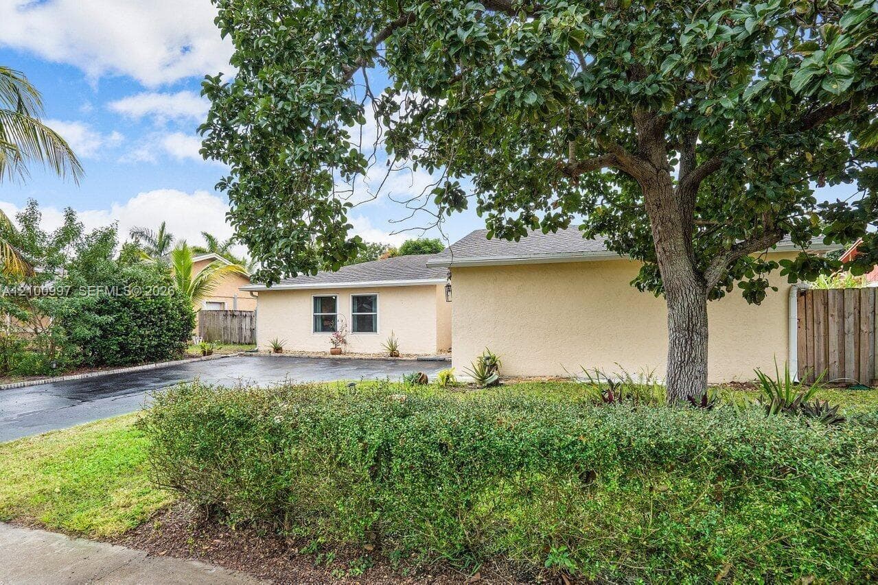 387 NW 39th Way, Deerfield Beach FL 33442