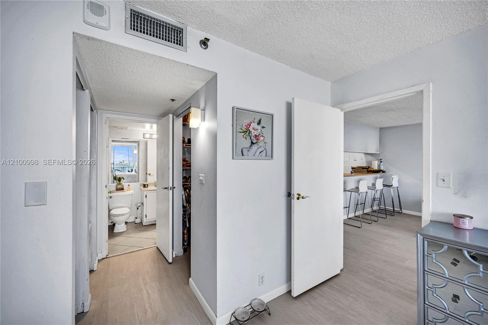 7601 E Treasure Dr # 2412, North Bay Village FL 33141