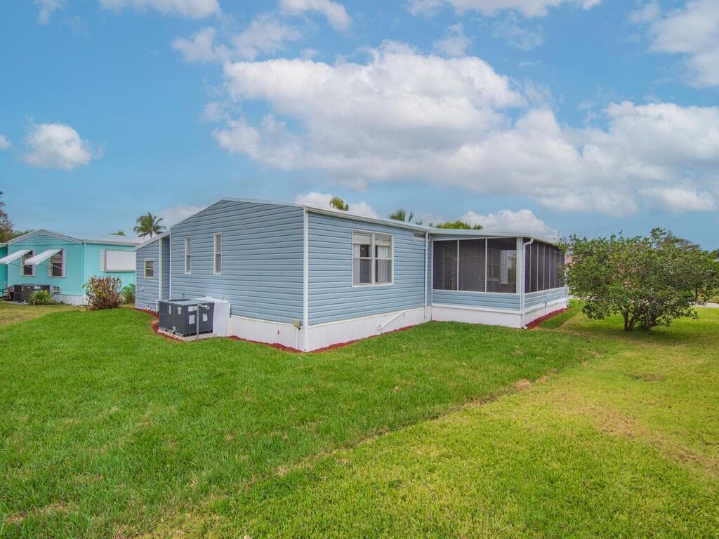 395 NE Jade Circle, Jensen Beach FL 34957
