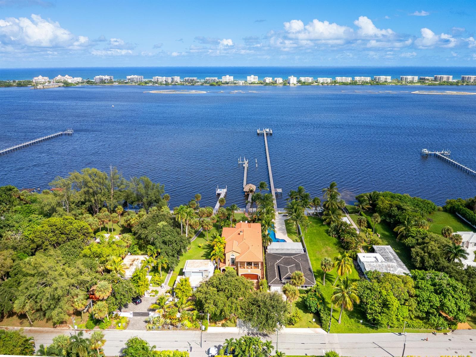 818 S LAKESIDE Drive, FL 33460
