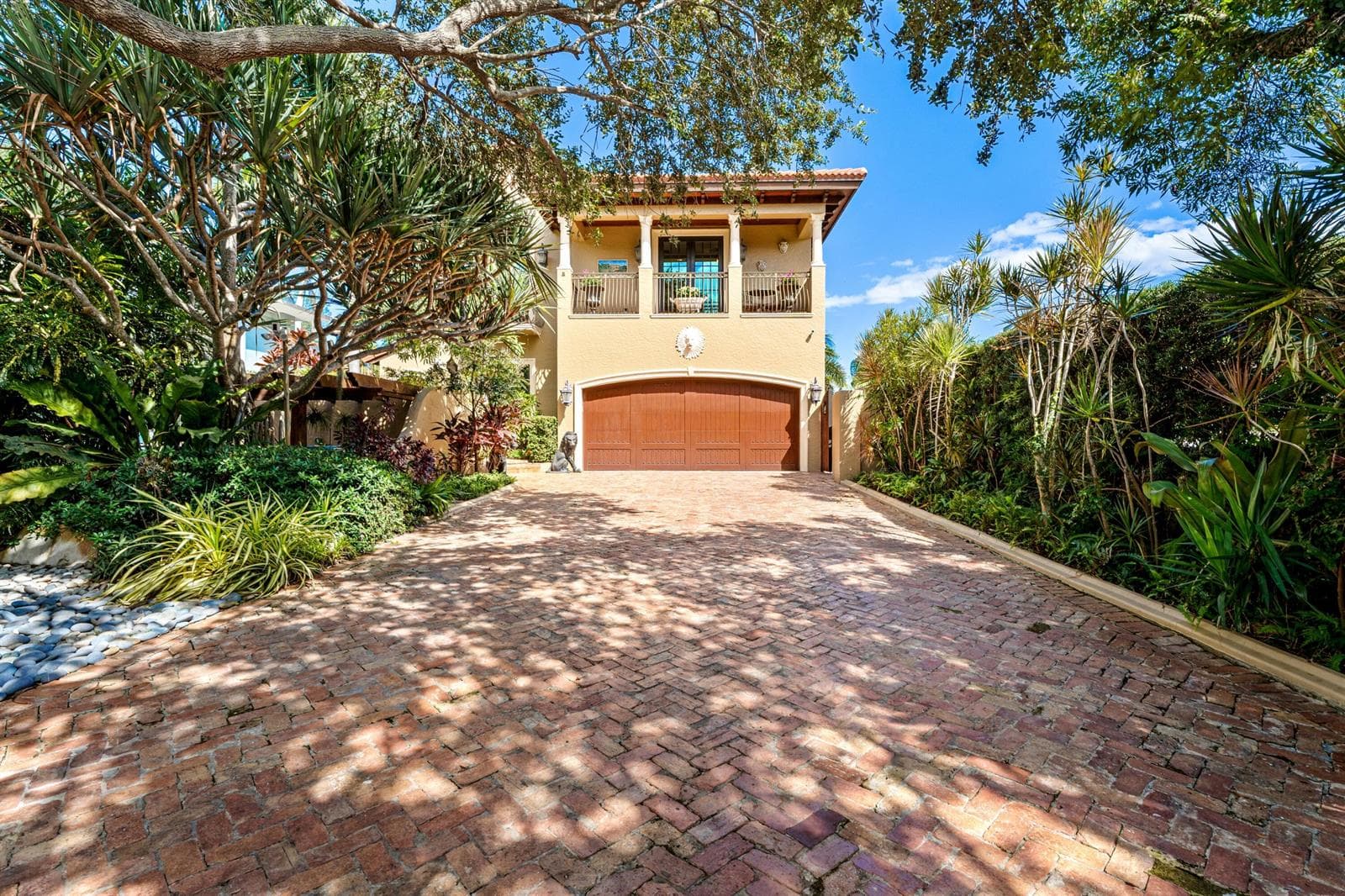 818 S LAKESIDE Drive, FL 33460