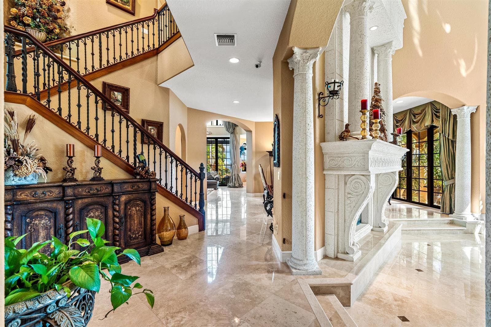 818 S LAKESIDE Drive, FL 33460