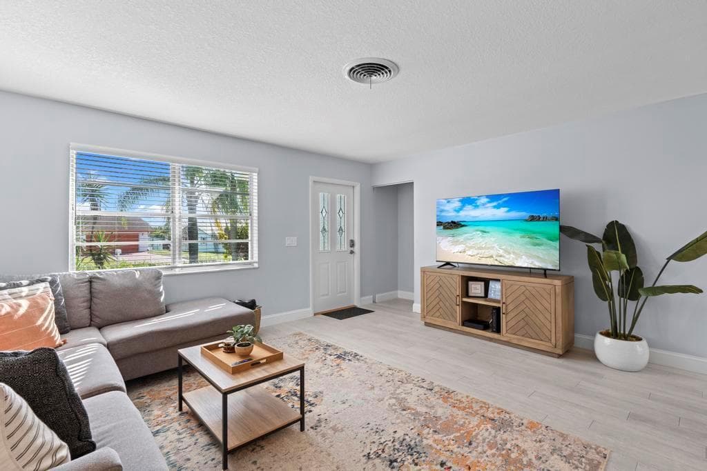 1593 NE 24th Street, Jensen Beach FL 34957