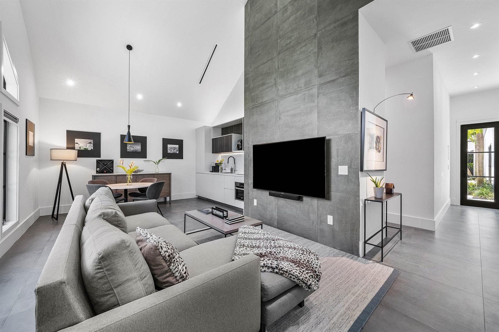 1275 N SWINTON Avenue, Delray Beach FL 33444