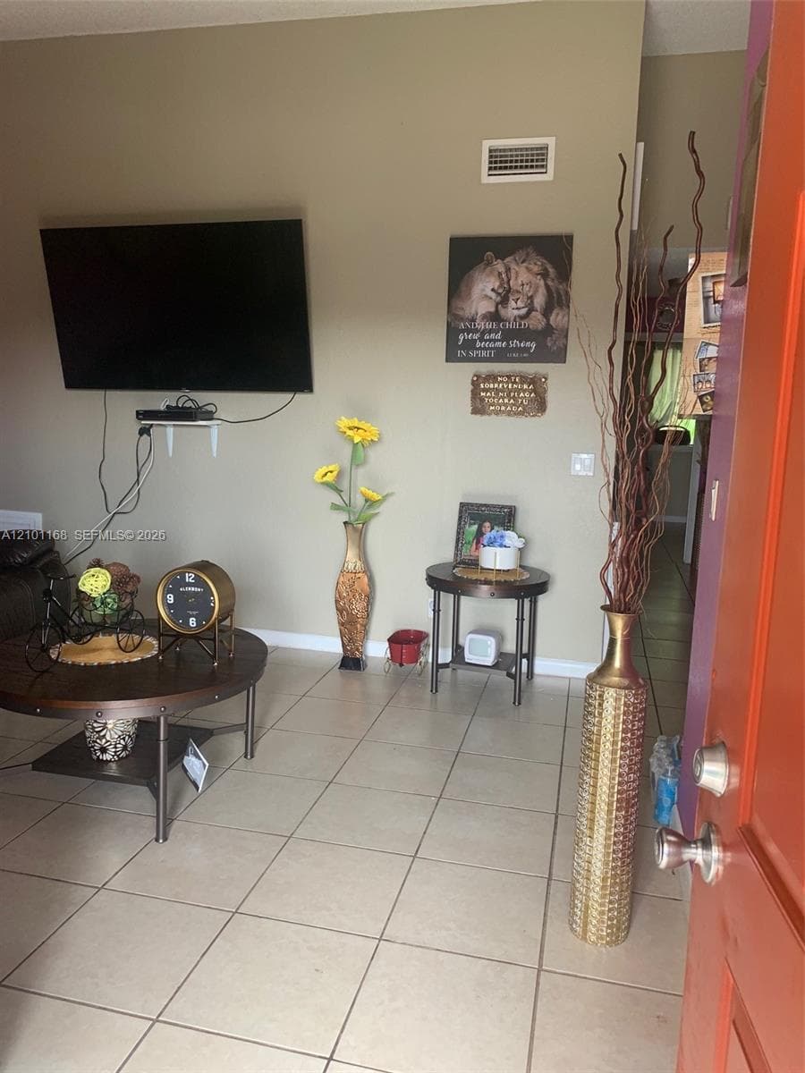 300 Nottingham Cir # J, Green Acres FL 33463