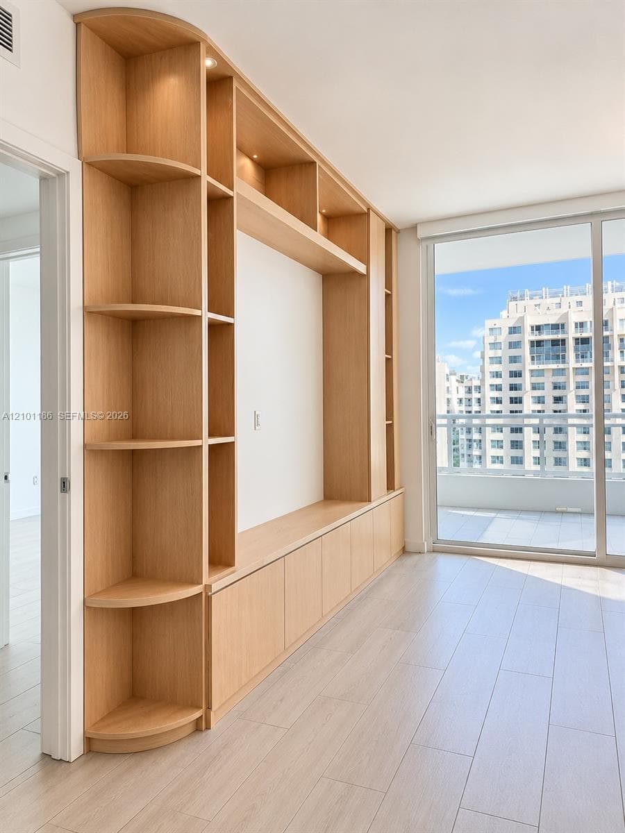 1080 Brickell Ave # 1606, Miami FL 33131