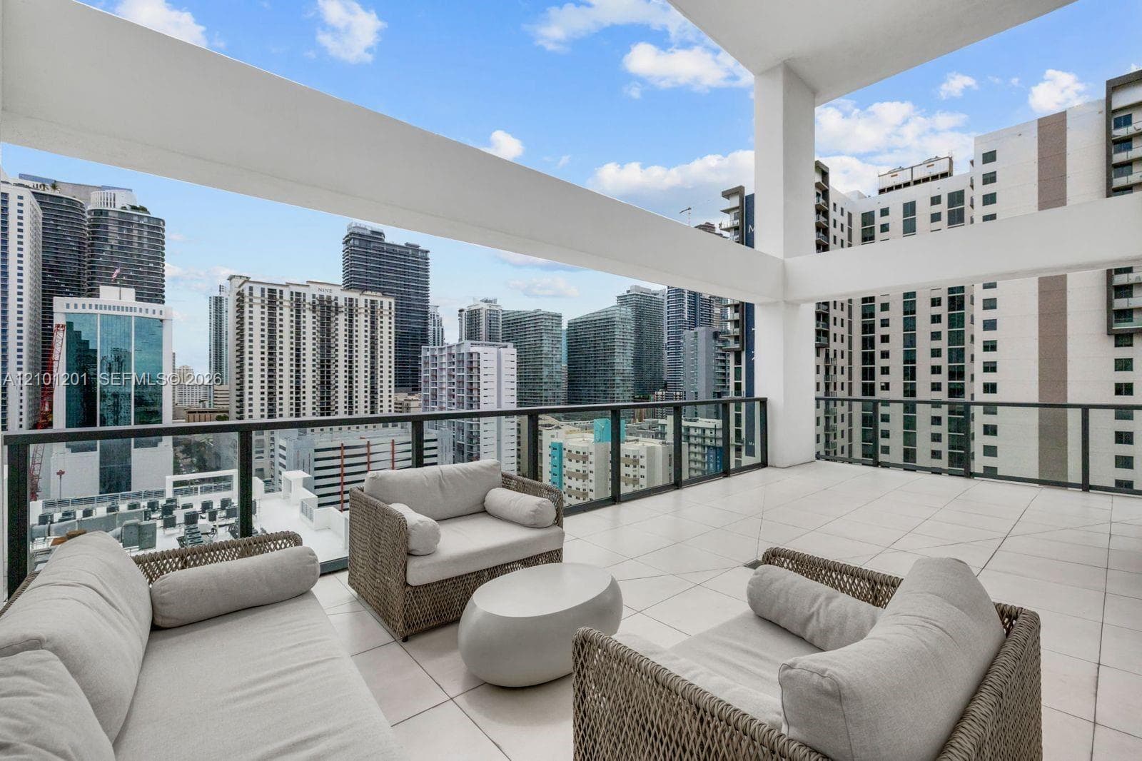 239 SW 9th St # 1801, Miami FL 33130