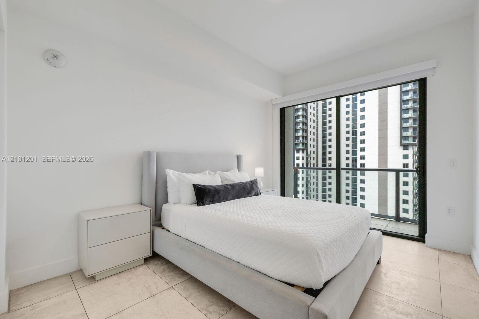 239 SW 9th St # 1801, Miami FL 33130