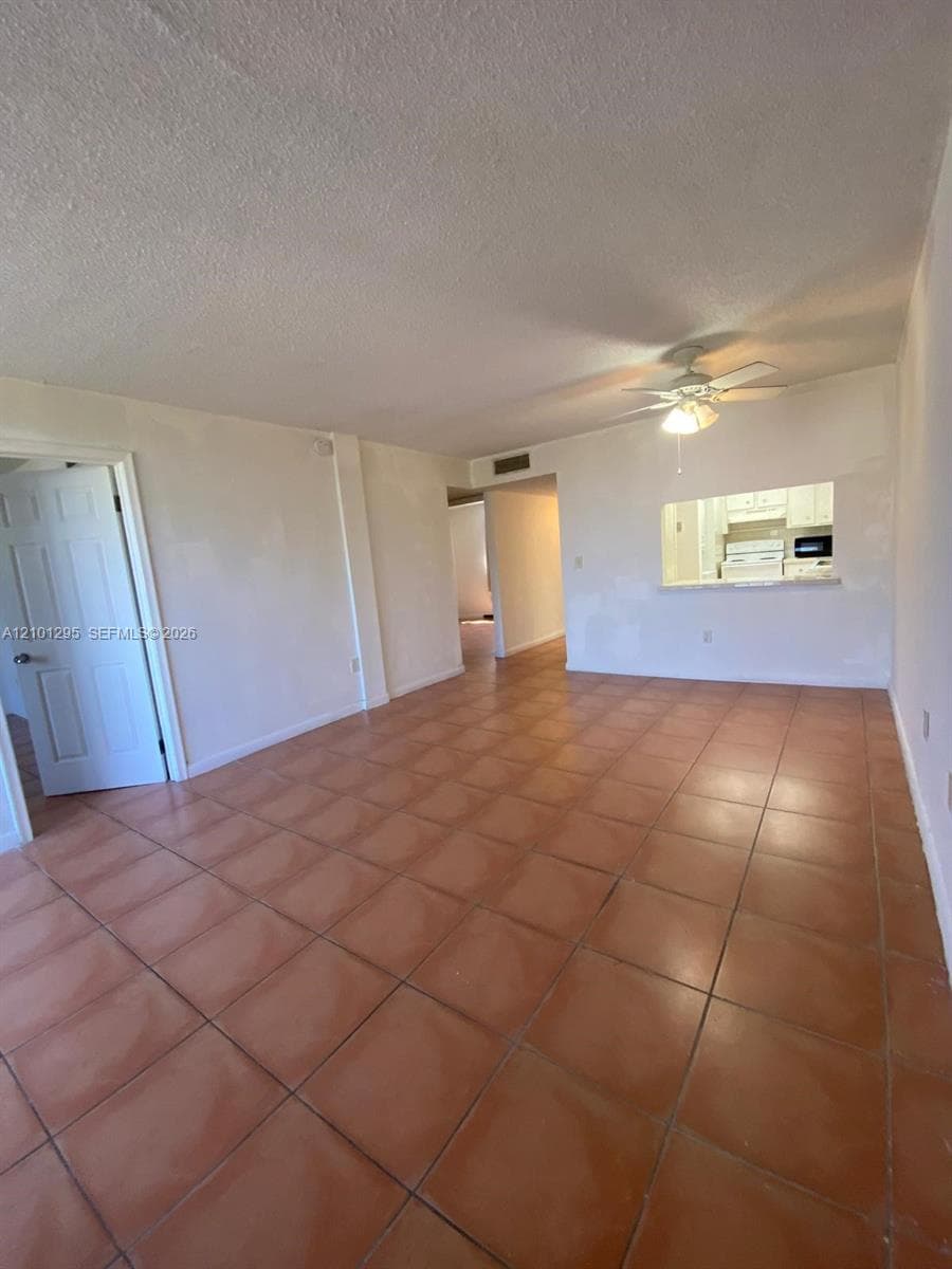 10000 NW 80 Ct # 2537, Hialeah Gardens FL 33016
