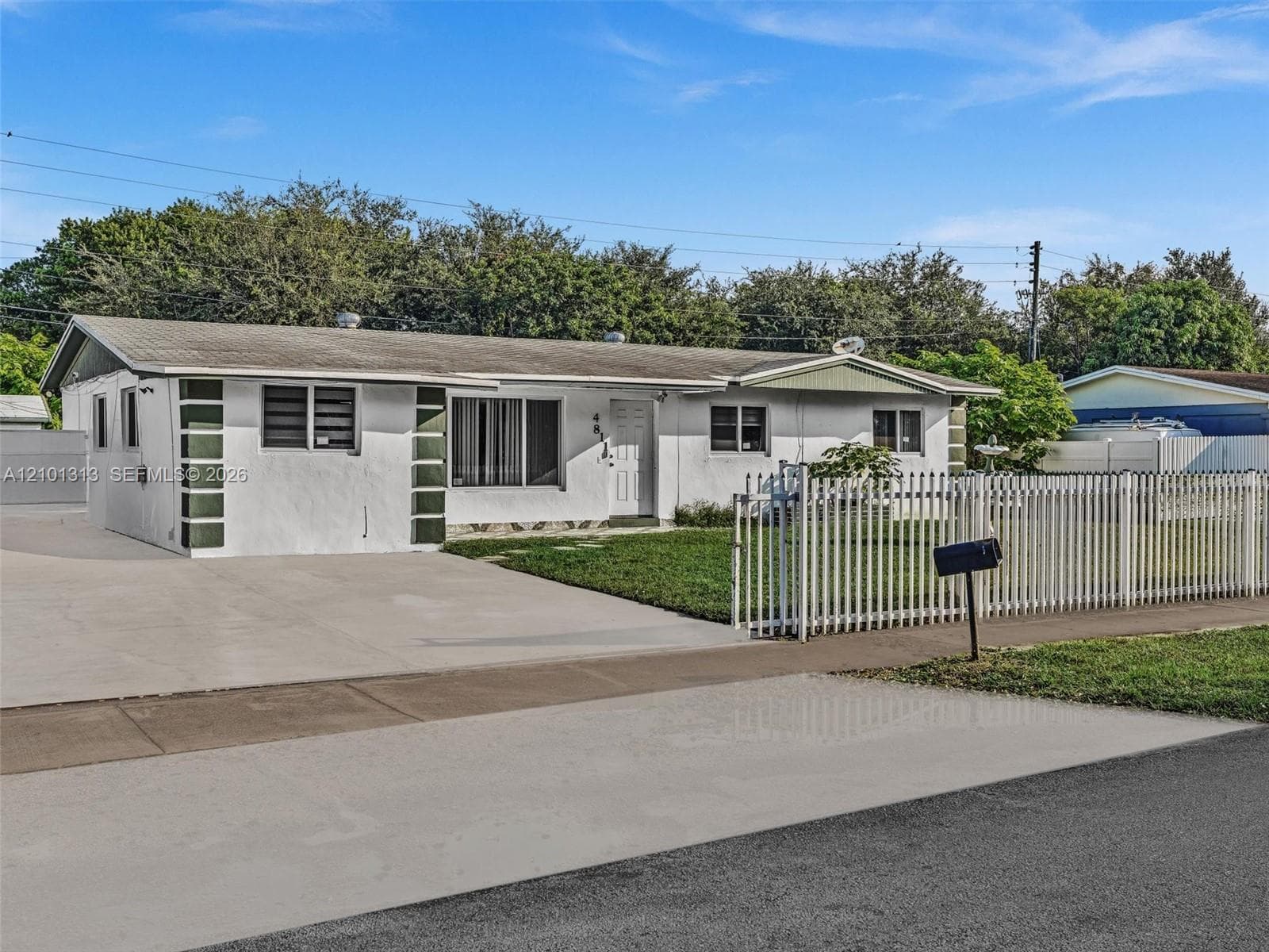 4811 NW 181st Ter, Miami Gardens FL 33055