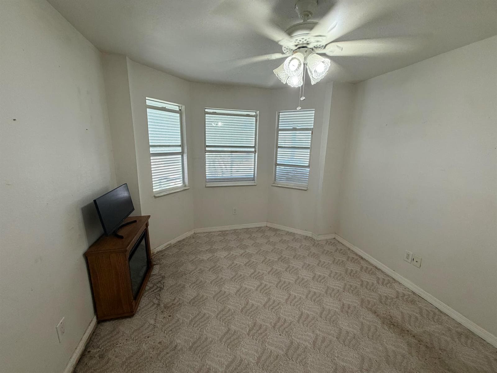 921 REDWOOD Street, FL 32117