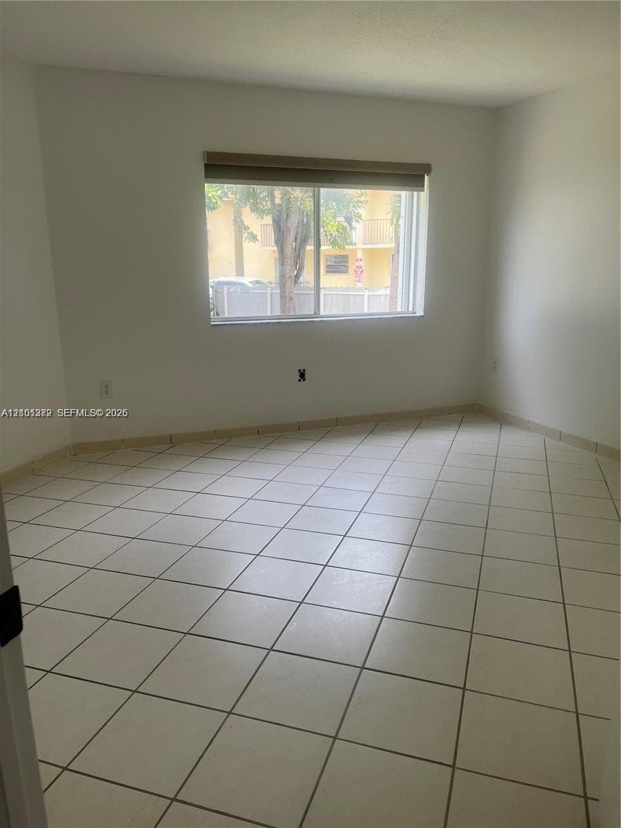 4681 NW 9th St # 107, Miami FL 33126