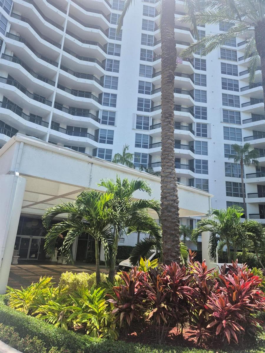 3600 MYSTIC POINTE Drive # 1202, Aventura FL 33180
