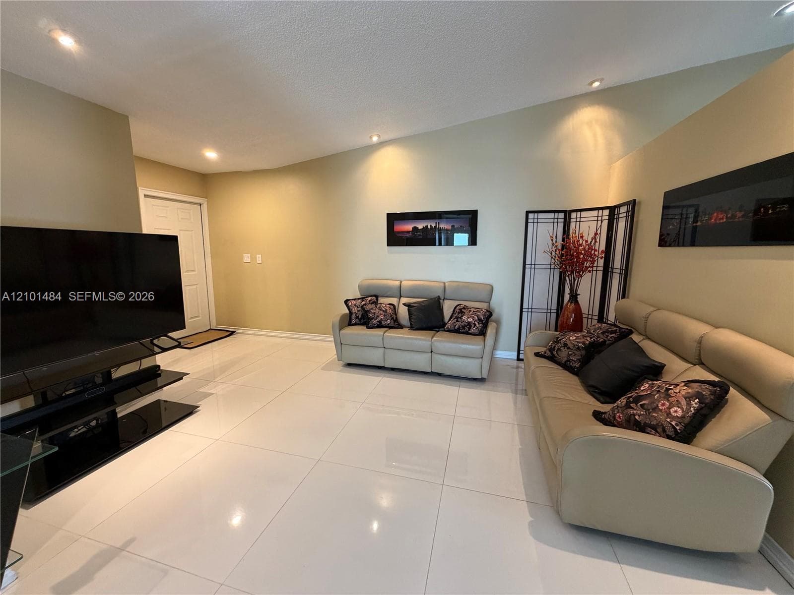 17819 NW 66th Ct Cir, Hialeah FL 33015