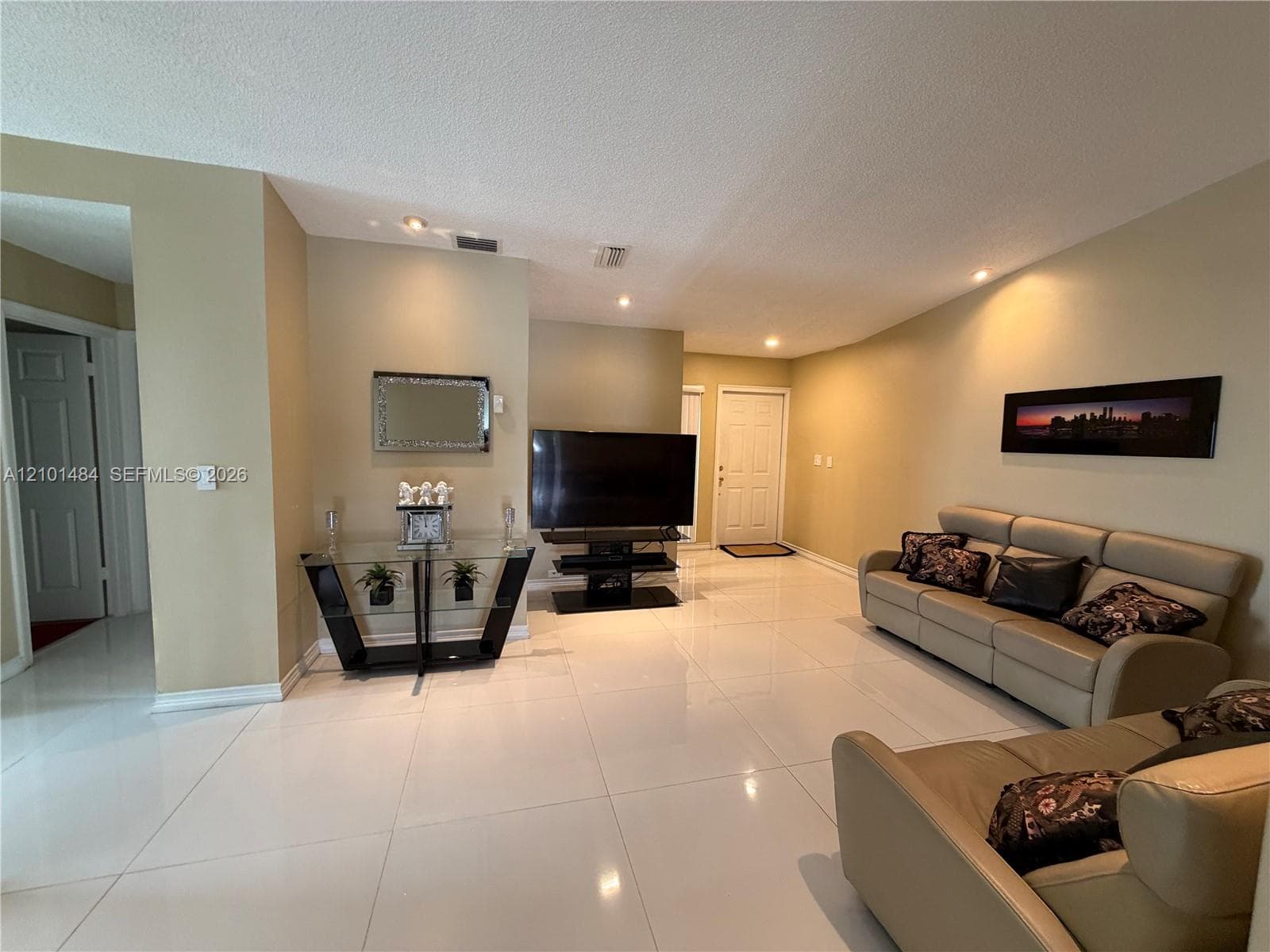 17819 NW 66th Ct Cir, Hialeah FL 33015