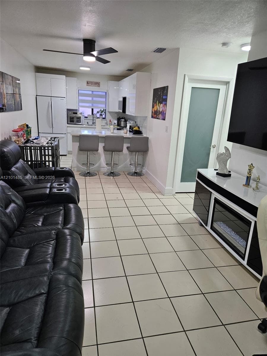 2348 W 56th St # 19, Hialeah FL 33016