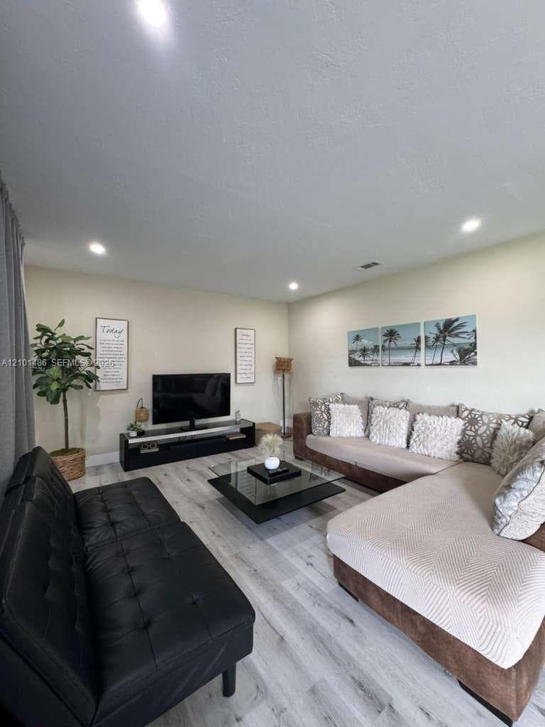 821 NW 173rd Ter, Miami Gardens FL 33169