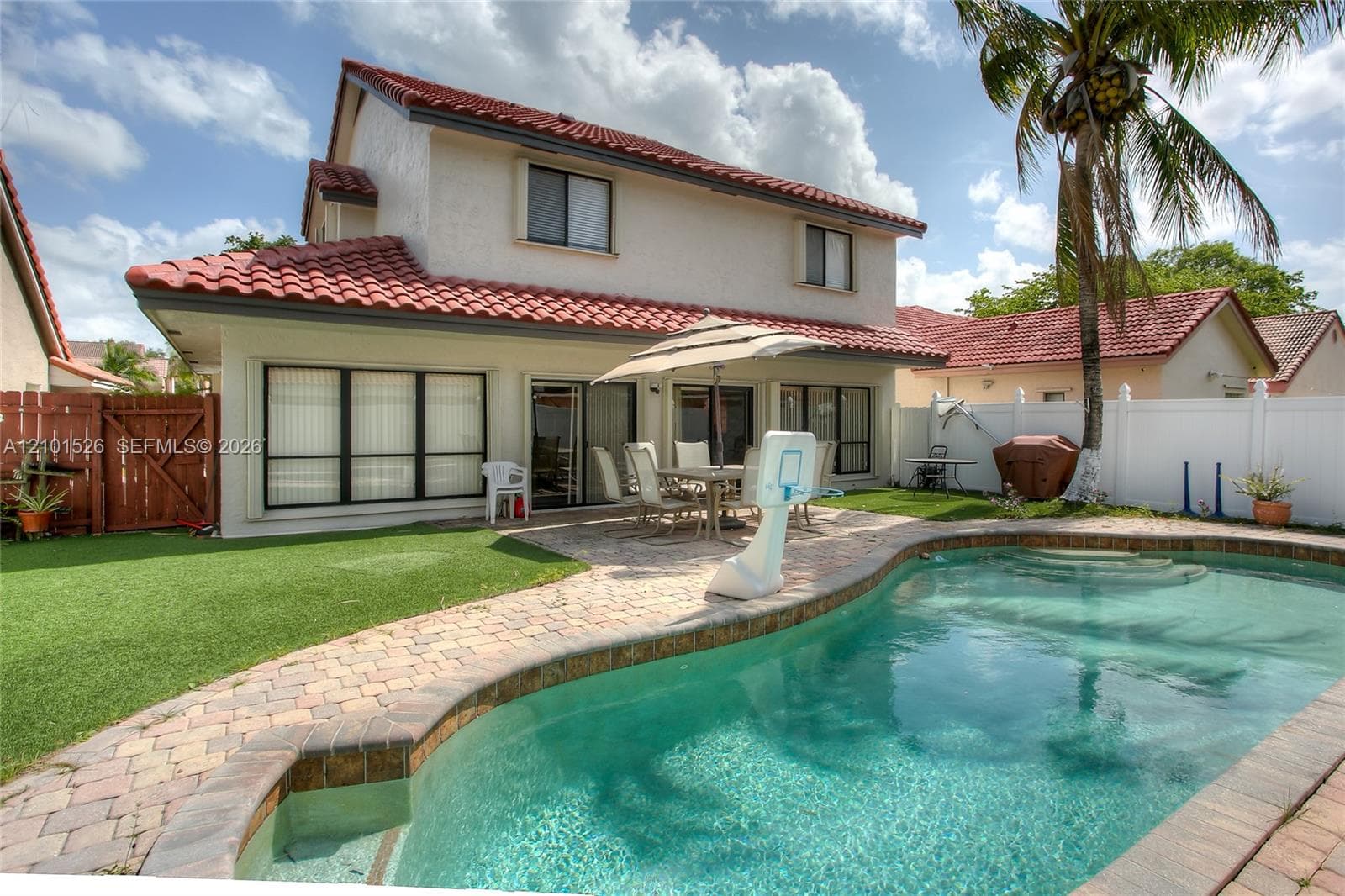 9521 NW 18th Mnr, Plantation FL 33322
