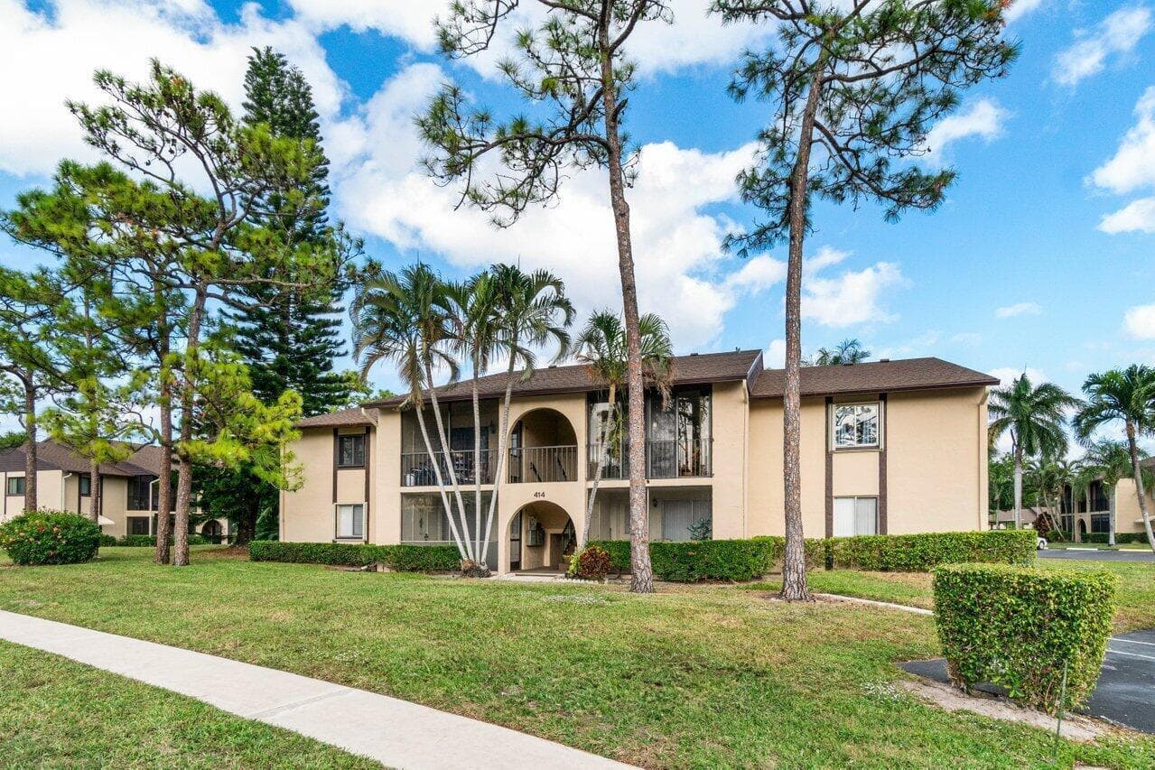 414 Pine Glen Lane # 2, FL 33463