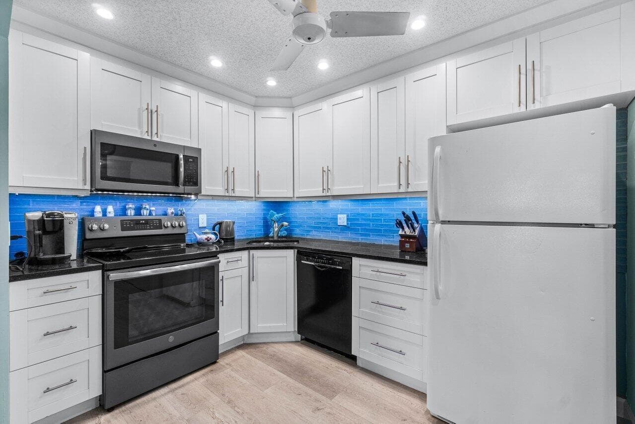 414 Pine Glen Lane # 2, FL 33463