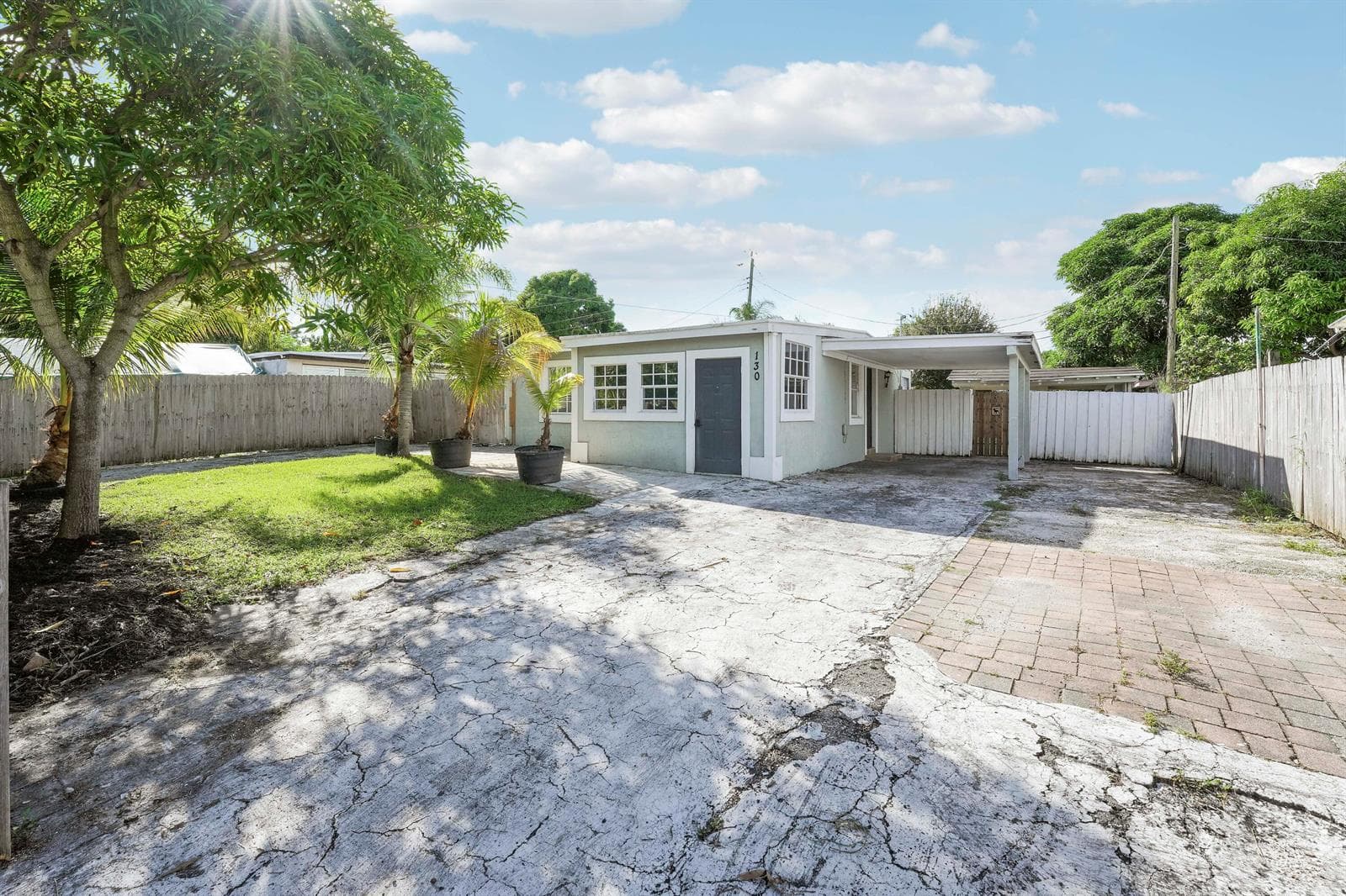 130 PLUM TREE Drive, Lake Worth FL 33462