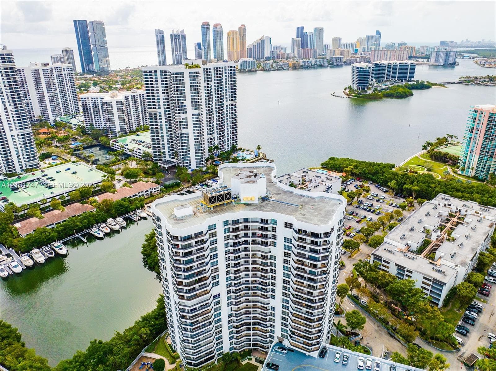 3400 NE 192 ST # 1905, Aventura FL 33180
