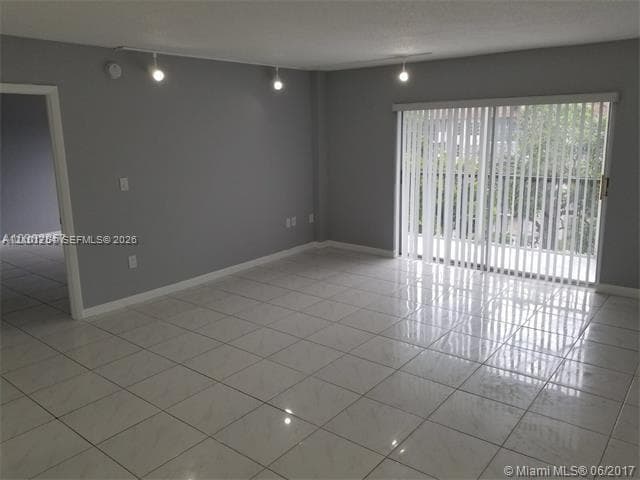 4160 Inverrary Dr # 505, Lauderhill FL 33319