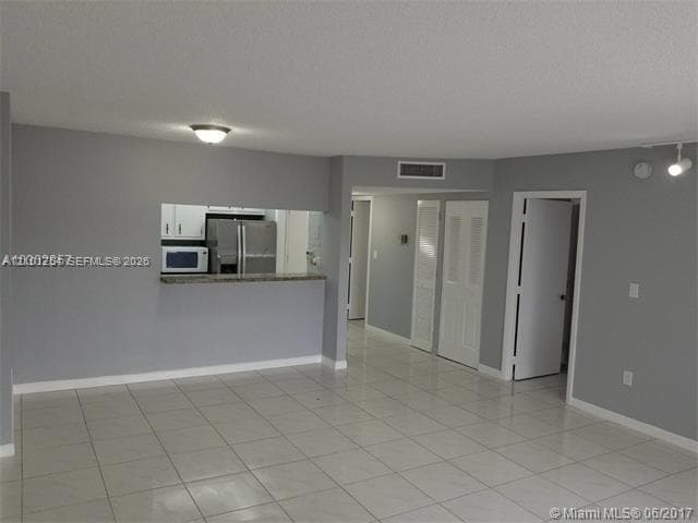 4160 Inverrary Dr # 505, Lauderhill FL 33319
