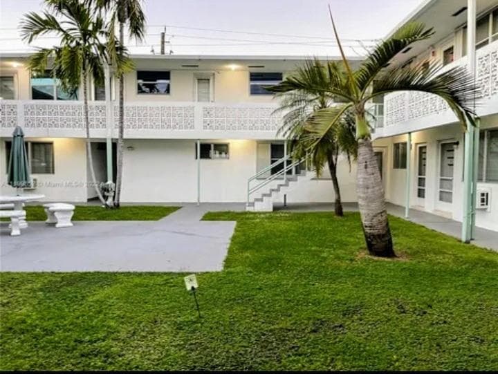 1717 Rodman Street # 18, Hollywood FL 33020