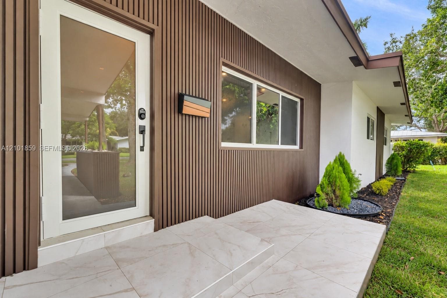 724 Garden Ct, Plantation FL 33317