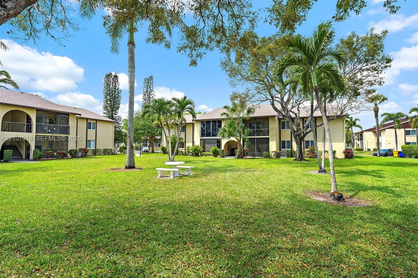 301 Pine Ridge Cir # 1, Green Acres FL 33463
