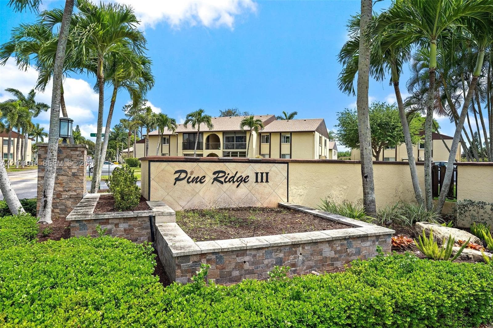 301 Pine Ridge Cir # 1, Green Acres FL 33463