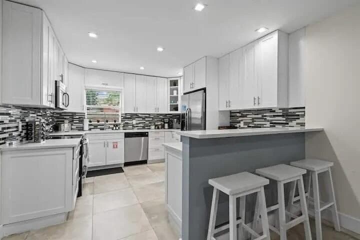 1949 WINDWARD Drive, Lauderdale By The Sea FL 33062