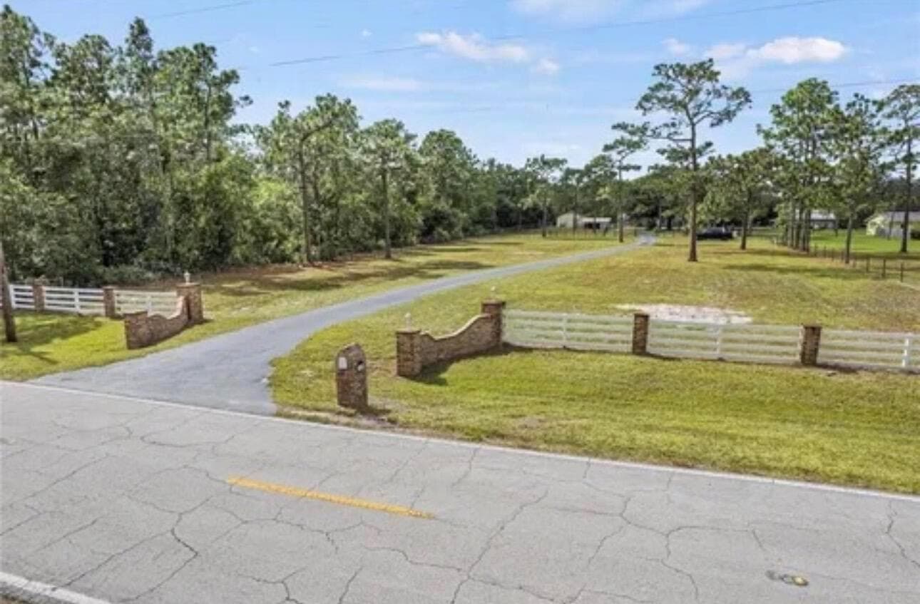 4240 LAKE GENTRY Road, FL 34772