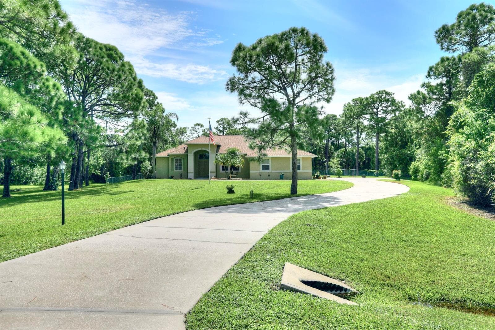 4572 Hunters Run Circle, Grant Valkaria FL 32949