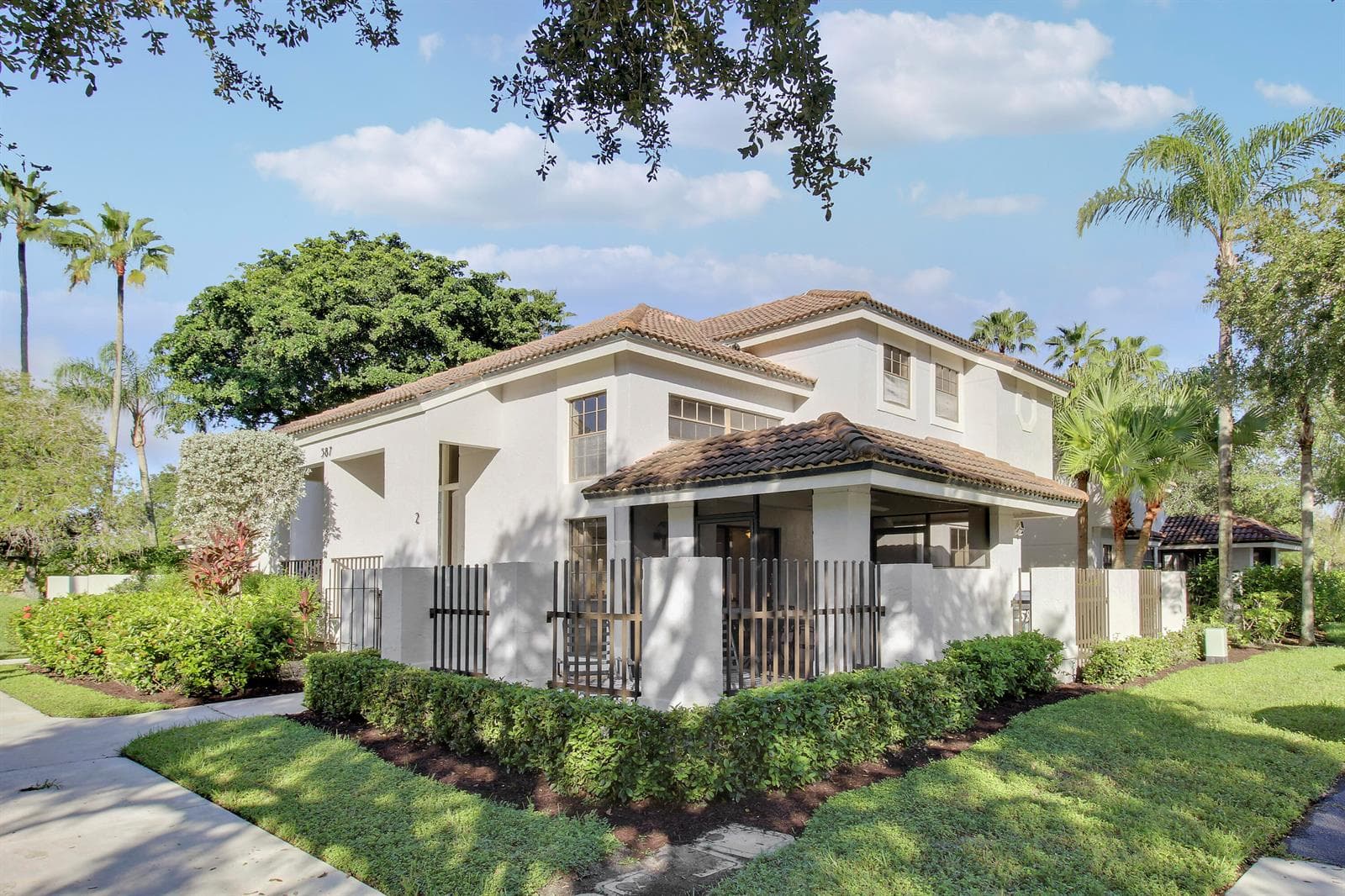 587 Prestwick Circle # 2, Palm Beach Gardens FL 33418