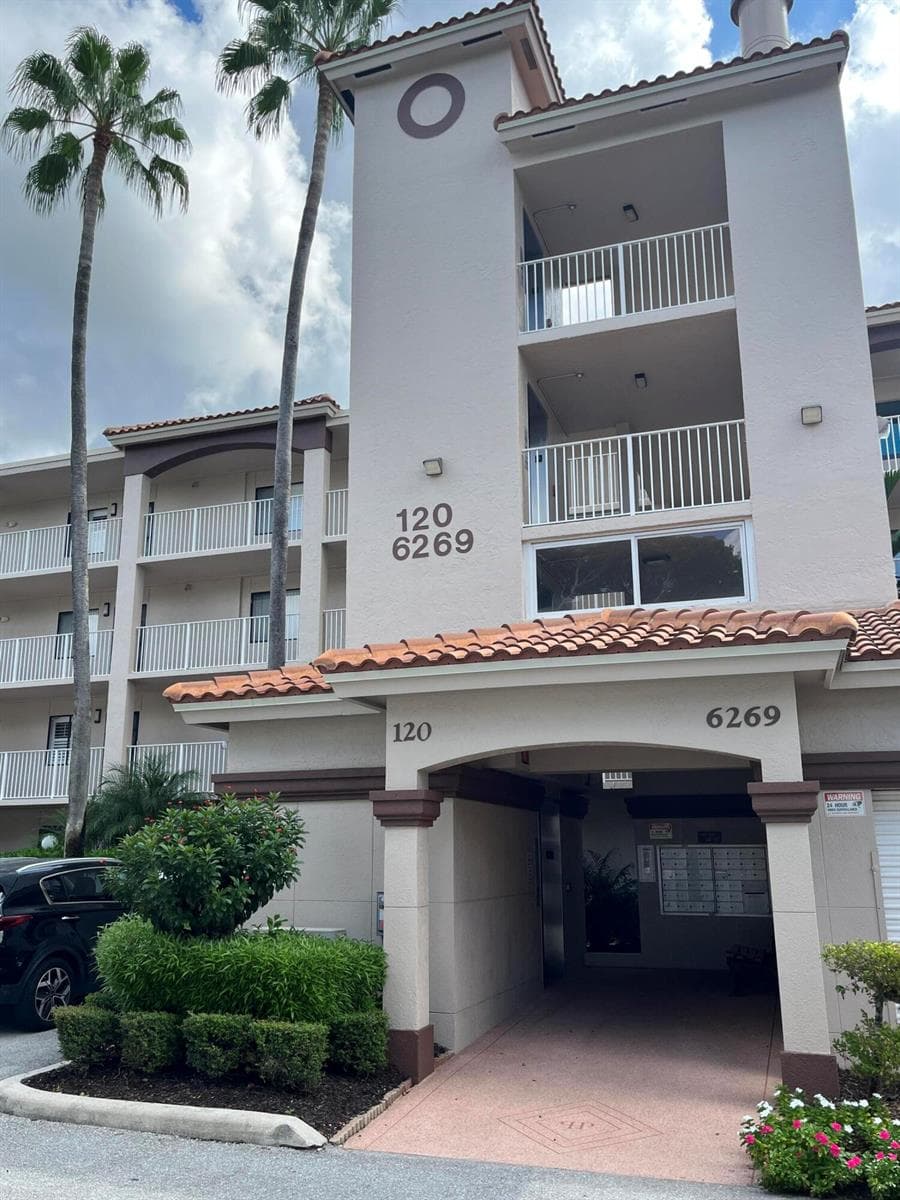 6269 Pointe Regal Circle # 305, Delray Beach FL 33484