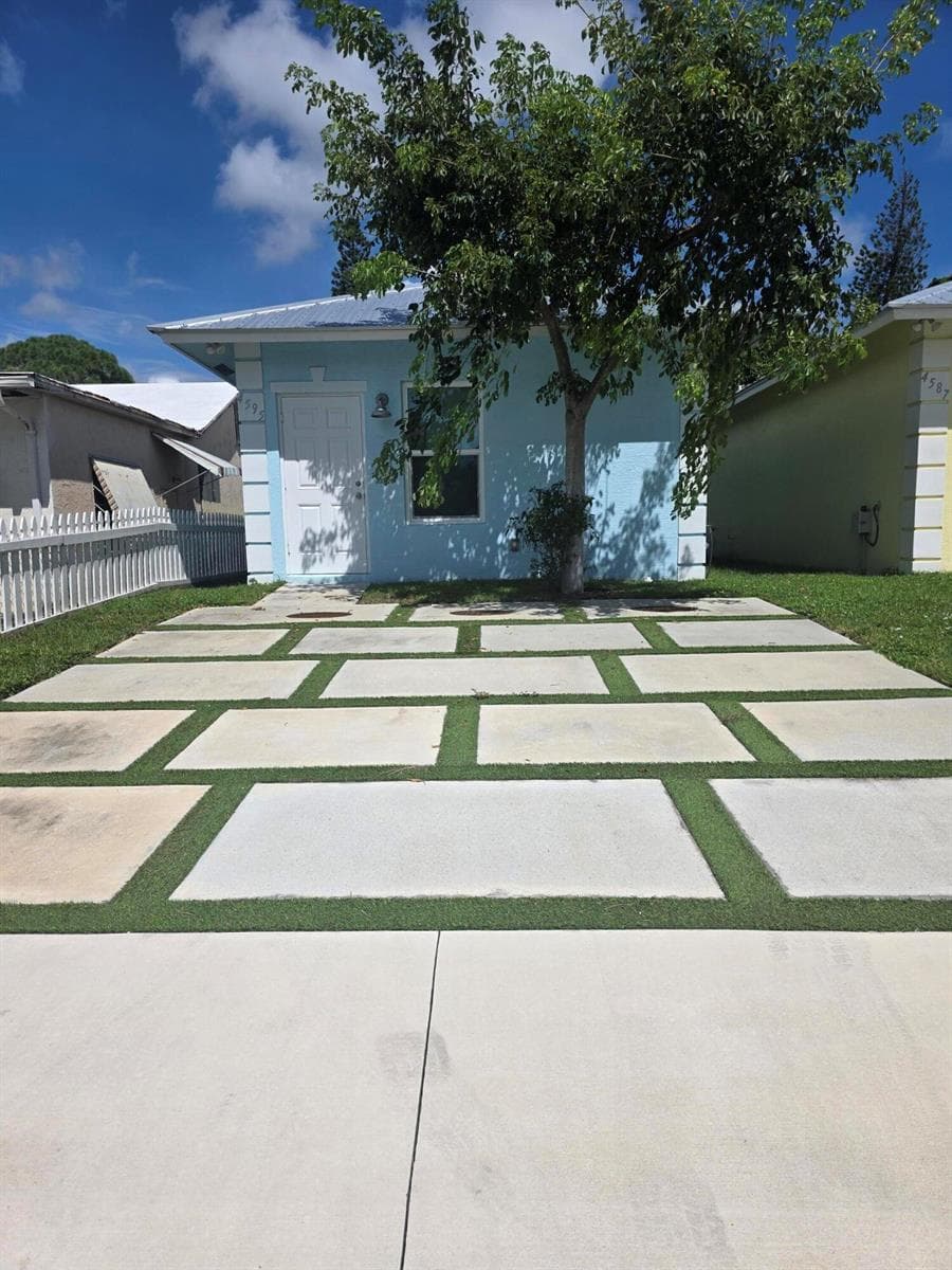 4595 Cambridge Street, FL 33463