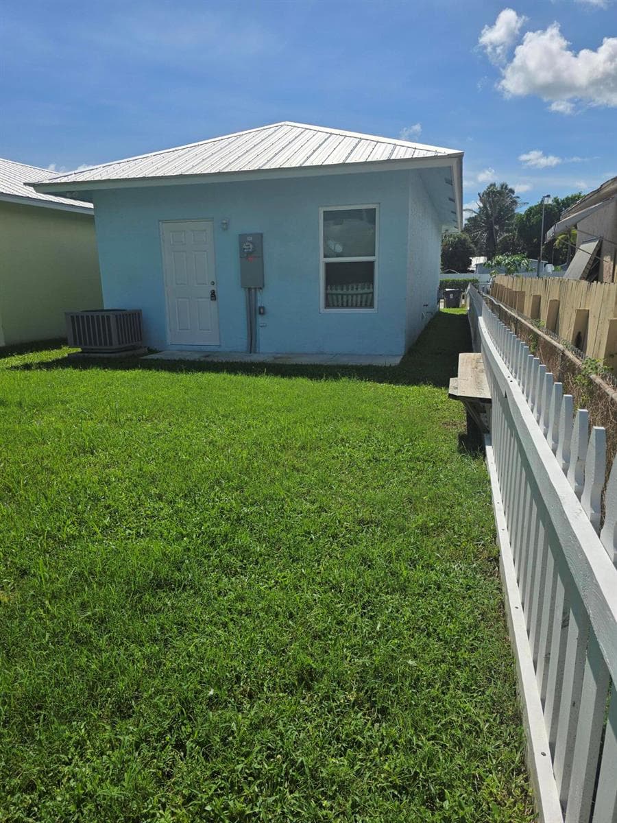 4595 Cambridge Street, FL 33463
